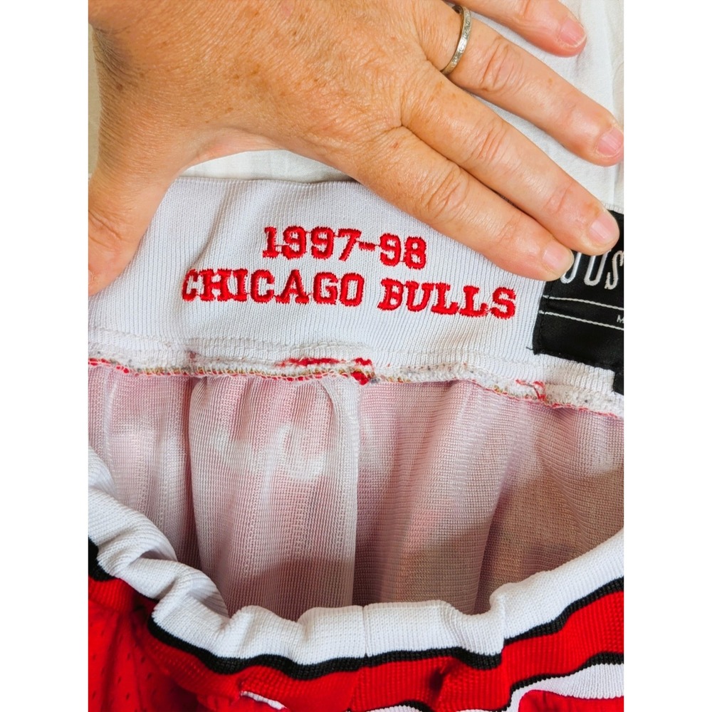 Just Don Chicago Bulls 1997-98 Basketball Shorts Medium Red Sewn On Logo Retro - Picture 10 of 15